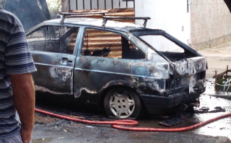Marido acusa esposa de atear fogo em seu carro