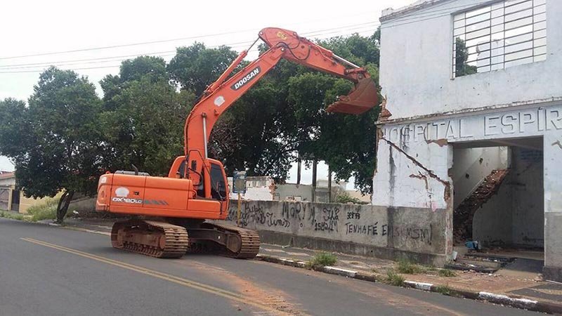 Prefeitura de Penápolis finaliza demolição do prédio do antigo HE
