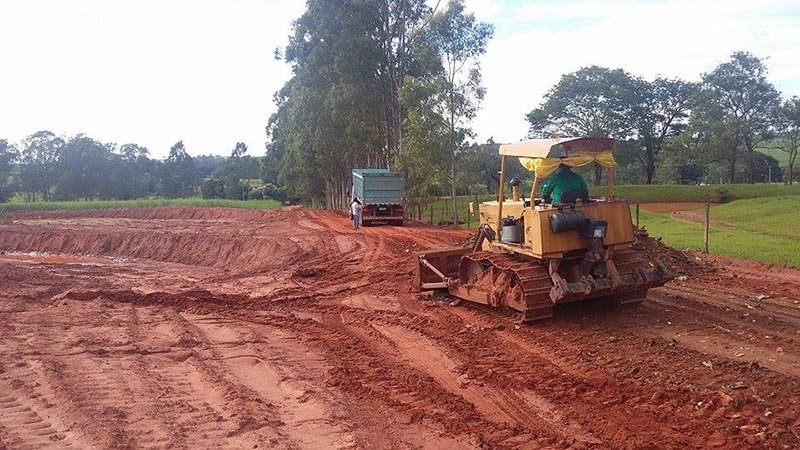 Araponga: Prefeitura atua na recuperação de estrada rural