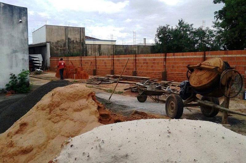Delegacia: Prefeitura colabora para reconstrução de muro