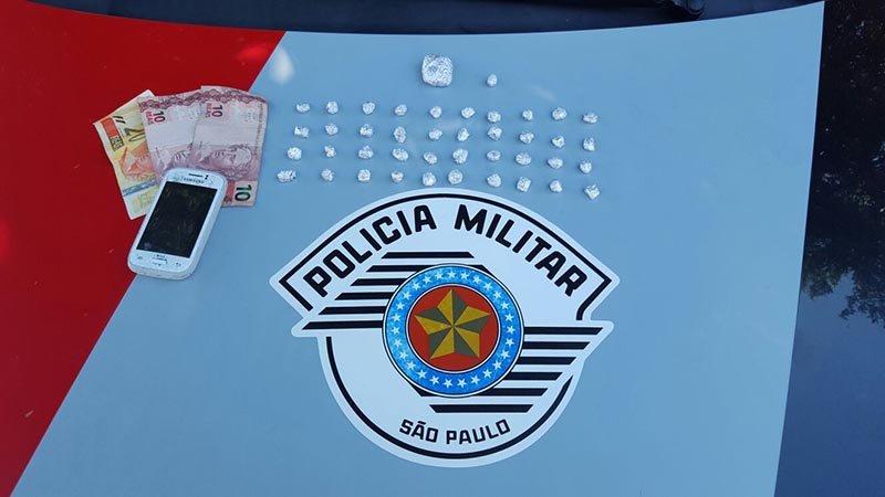 Policiais da Rocam prendem jovem acusado de tráfico