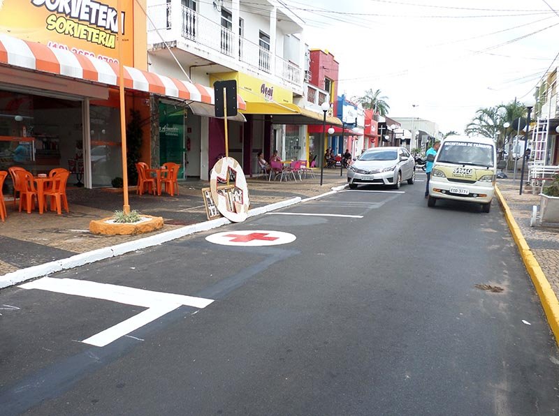 Secretaria reformula estacionamento na rua Mário Sabino