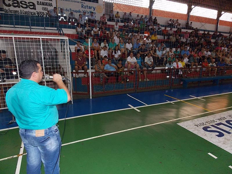 Salários: Sem acordo com a Prefeitura, servidores querem greve