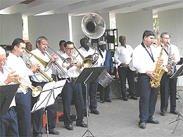 Banda faz retreta no coreto da Vila Aparecida