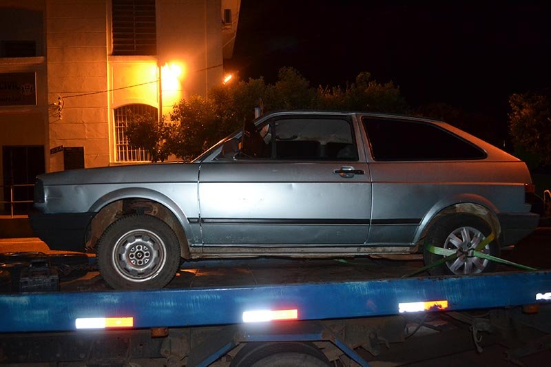 Carro furtado é encontrado na casa de mecânico