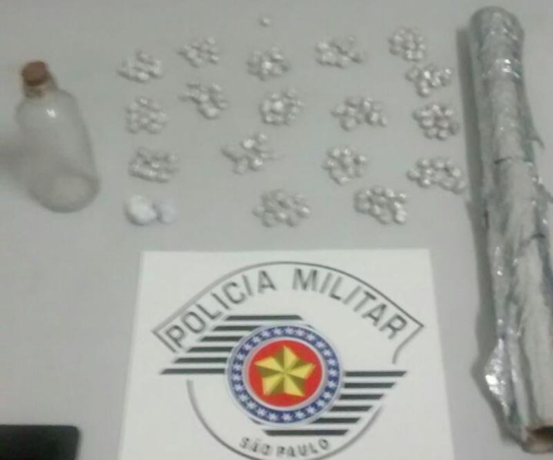 Jovem é preso com 171 porções de crack em sua residência