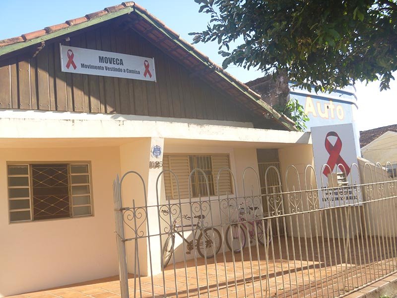 Moveca realiza brechó em busca de recurso contra o HIV