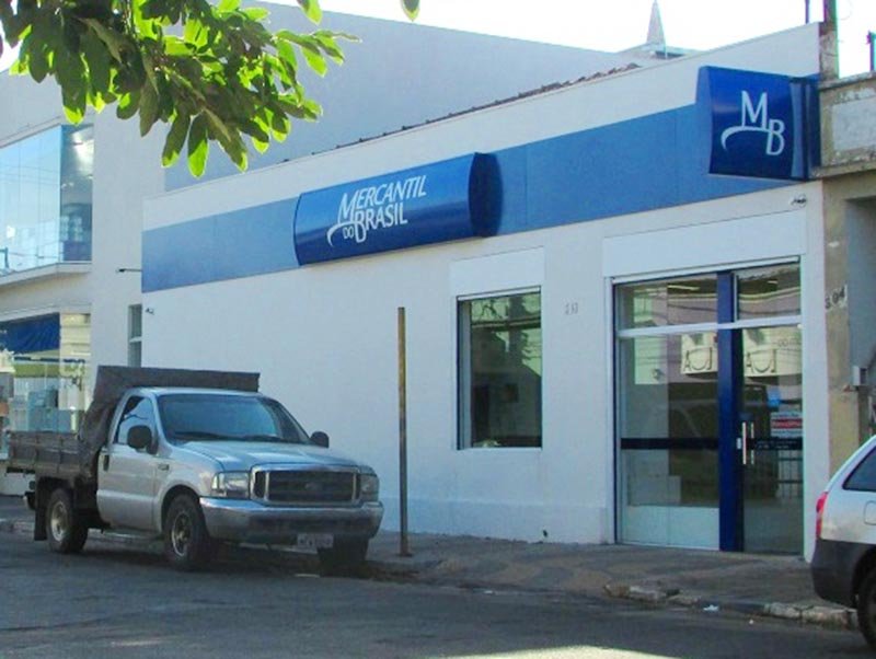 Prefeito parabeniza Banco Mercantil pela inauguração em Penápolis