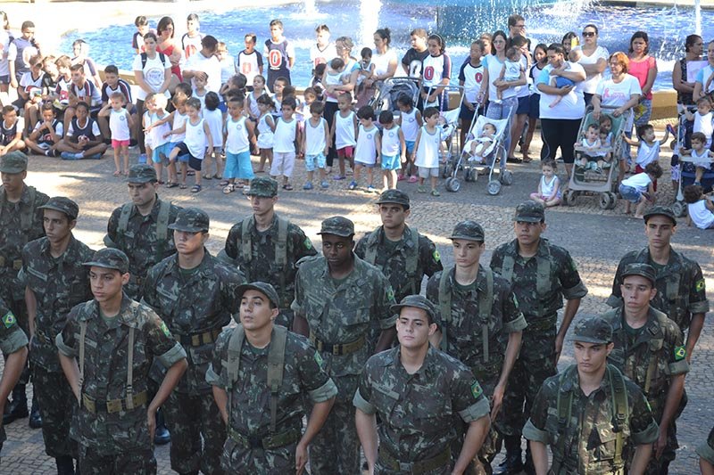 TG de Penápolis celebra o Dia do Exército em ato Cívico