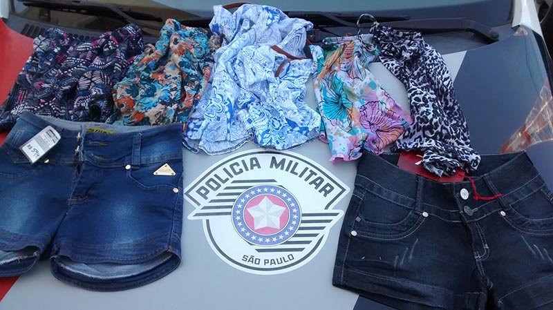 PMs prende acusada de furtar roupas de lojas