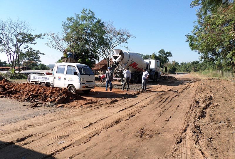 Estrada: Prefeitura instala redutores de velocidade na Francisco Salla
