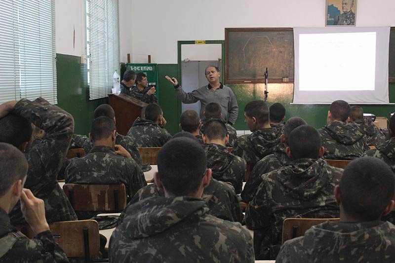 Secretaria de Trânsito ministra palestra para atiradores do TG