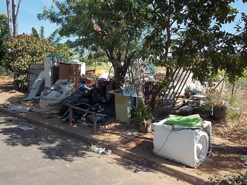 Transtorno: Moradores do Silvia Covas reclamam de entulhos