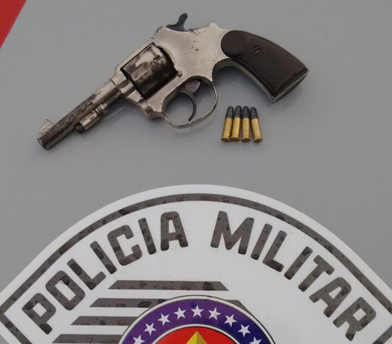 Lavrador é detido em posse de revólver 22