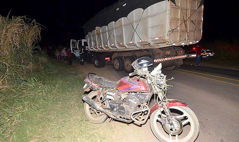 Glicério: Colisão entre moto e caminhão deixa um morto
