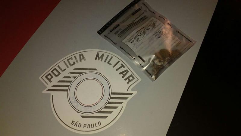 Pintor é preso por tráfico após ser flagrado com maconha