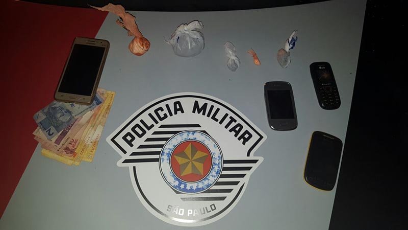 Policiais prendem homem acusado de tráfico e receptação