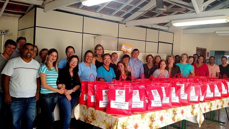 Campanha do Agasalho: Fundo Social recebe doação da Diretoria de Ensino