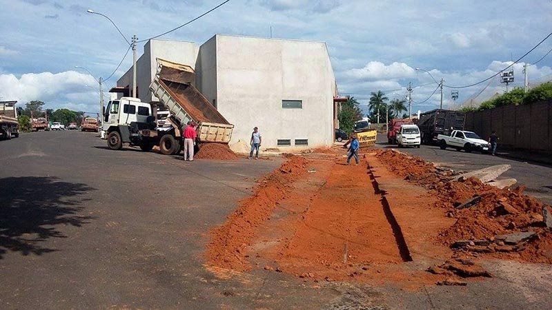 Secretaria de Obras executa bacia coletora no Residencial Tatiane Karen
