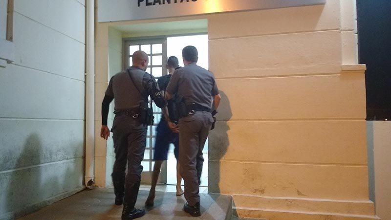 Rocam prende dupla com mais de 1 kg de maconha