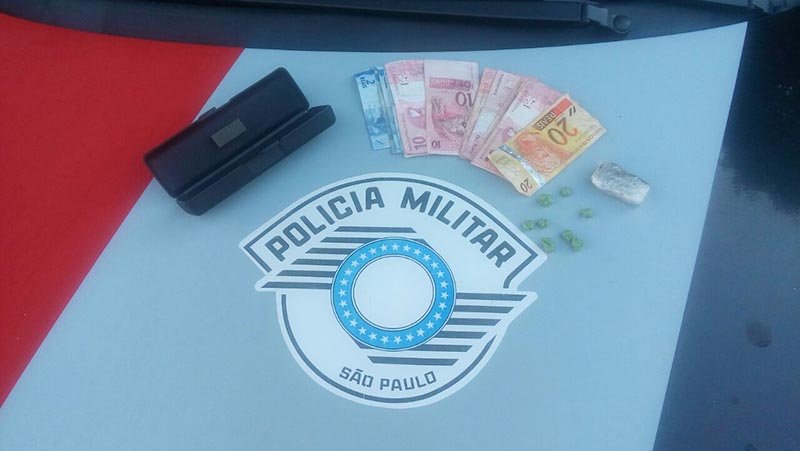 Pai e filho são presos acusados de tráfico no bairro Pereirinha