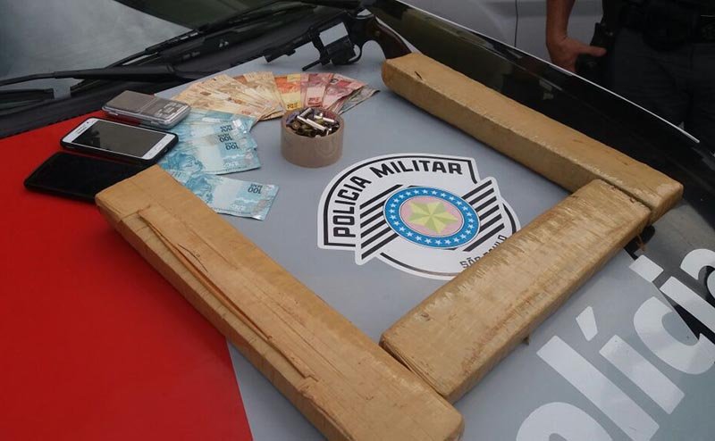Casal é preso com 4 kg de maconha e revólver 38