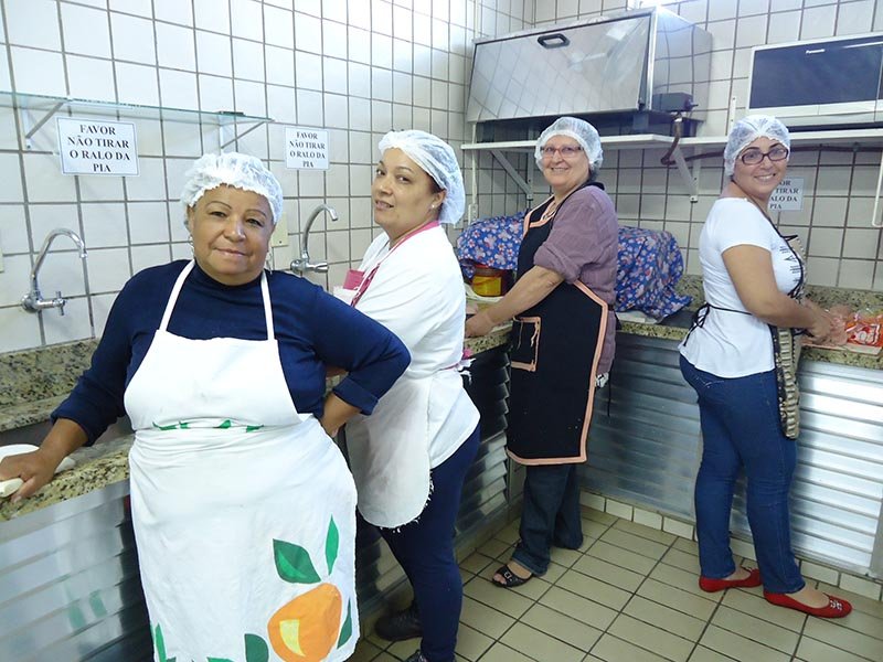 “Lactário Dília Ribeiro” oferece Batatas Recheadas durante Festa Julina Popular