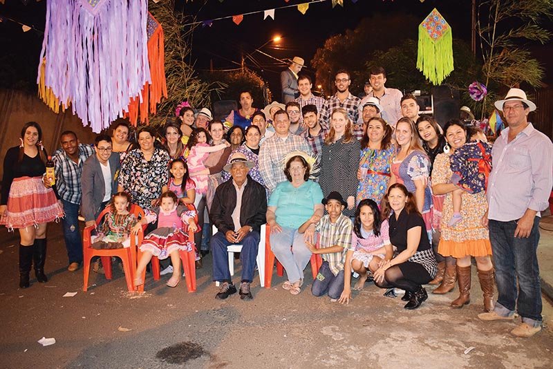 Festança no bairro Haroldo Camilo