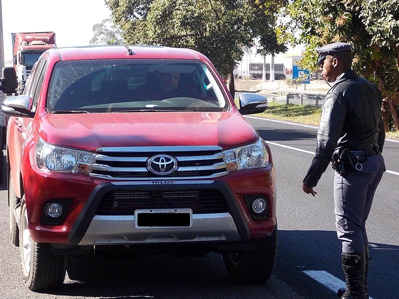 Rodovias: Faróis apagados durante o dia rendem mais de 200 multas