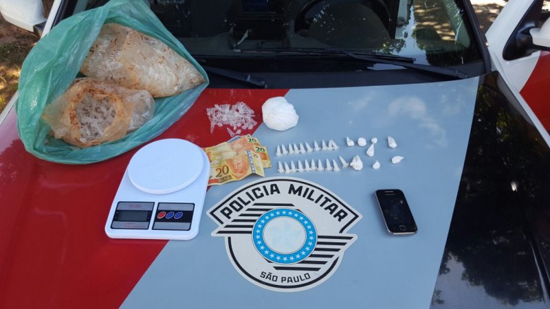 Policiais da Rocam prendem acusada de traficar cocaína