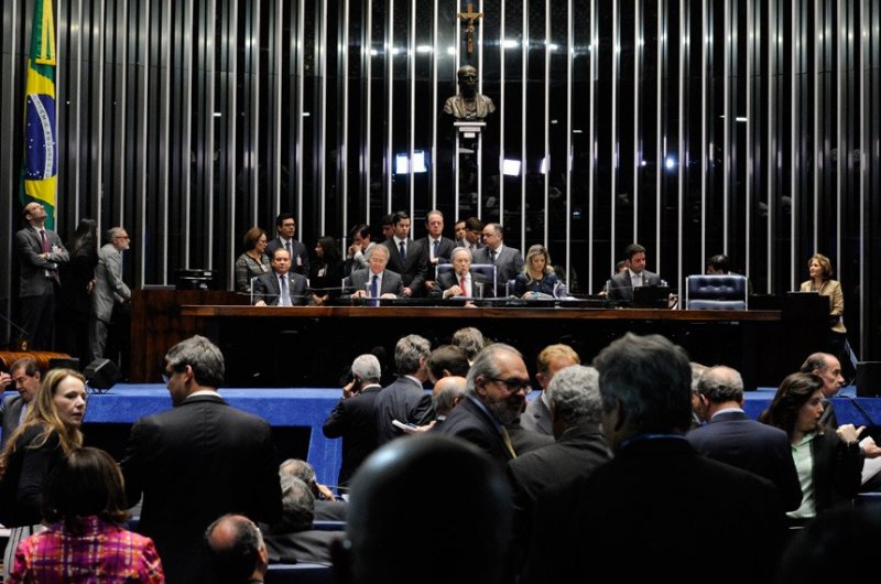 Assunto do momento: Dilma é cassada e fato gera diferentes opiniões políticas
