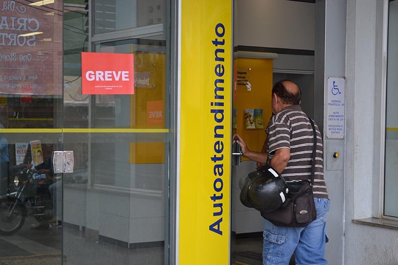 Greve: Agências bancárias continuam fechadas em Penápolis