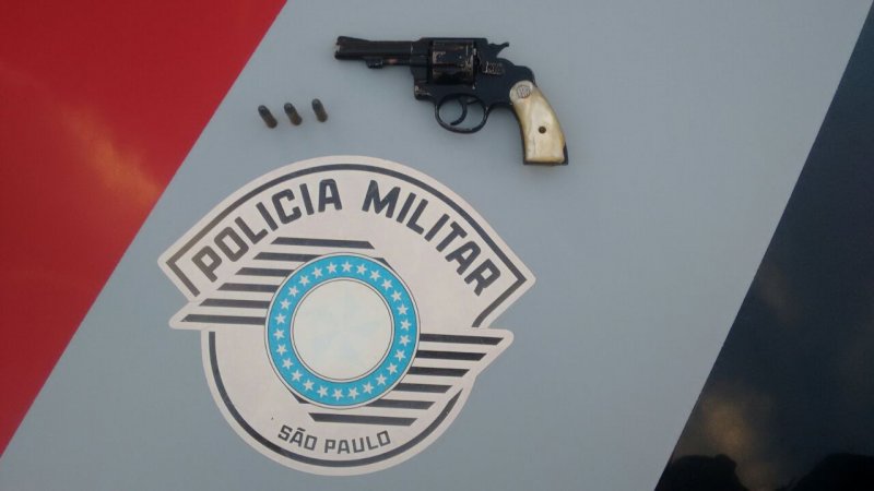 PM prende jovem por porte irregular de arma de fogo