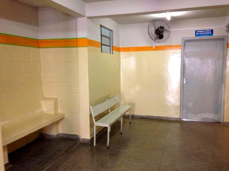 Voluntários ajudam a restaurar pintura de setores do Pronto Socorro