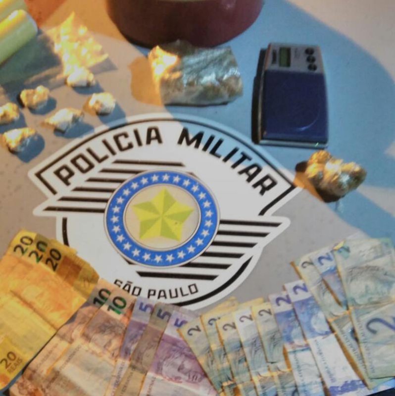 Irmãos são flagrados vendendo maconha na Vila Aparecida