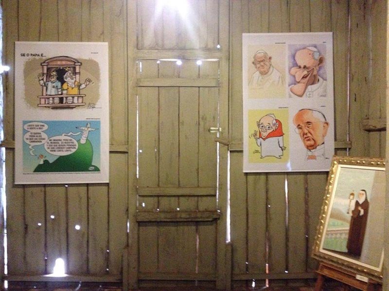 Primeira Casa recebe exposição de caricaturas do Papa Francisco