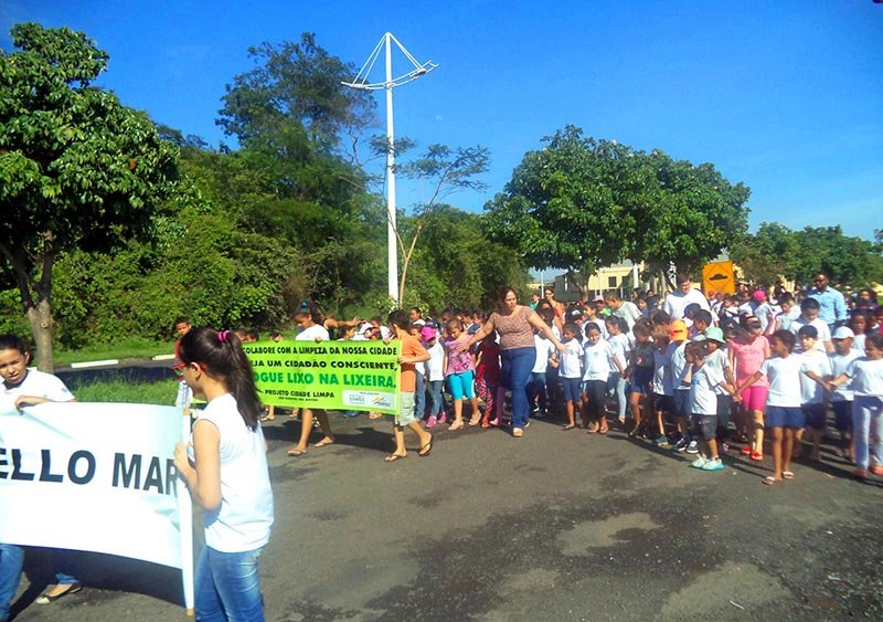 Alunos mobilizam comunidade para descarte correto do lixo eletrônico