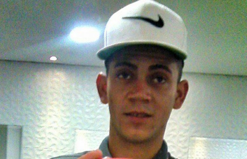 Jovem é morto com tiro em motel e menor é apreendida