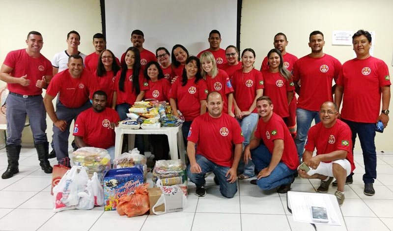 Alunos de Pronto-Socorrismo fazem doação de alimentos
