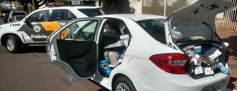 Policiais descobrem carro carregado com contrabando