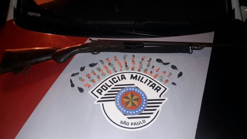 Arma e droga são encontradas em casa em Avanhandava