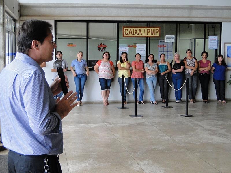 Situação: Prefeito interino reúne servidores do Paço Municipal