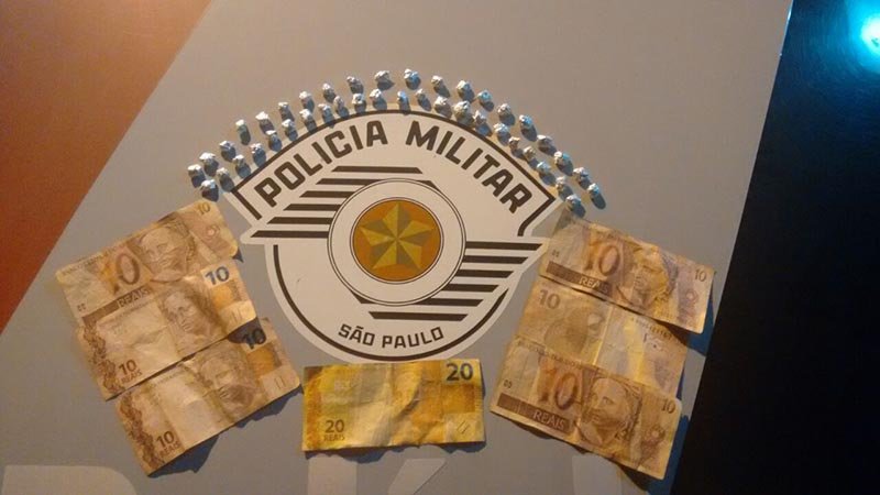 Polícia flagra e apreende menor vendendo crack