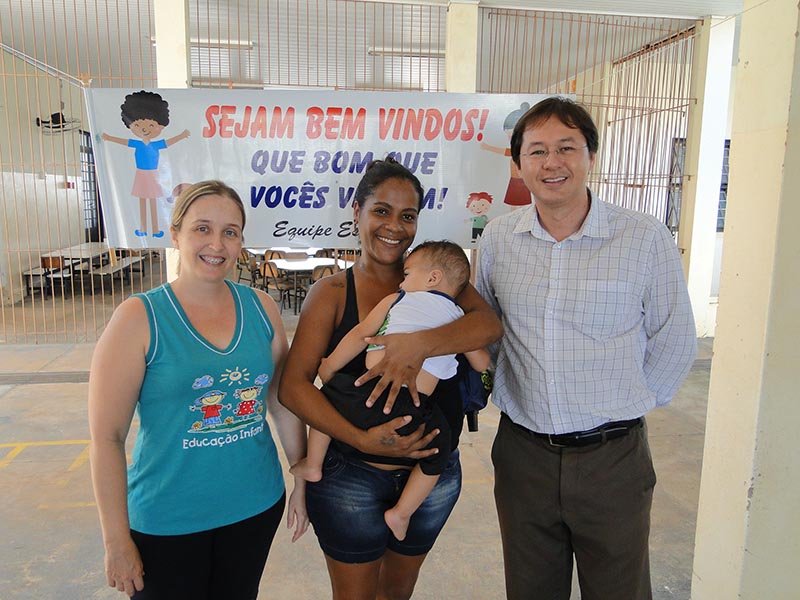 Prefeito interino acompanha volta às aulas na rede municipal