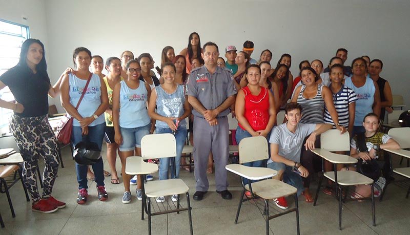 Corpo de Bombeiros realiza trabalho educativo no trânsito