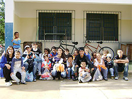 Creche Doce Mel recebe doações de estudantes