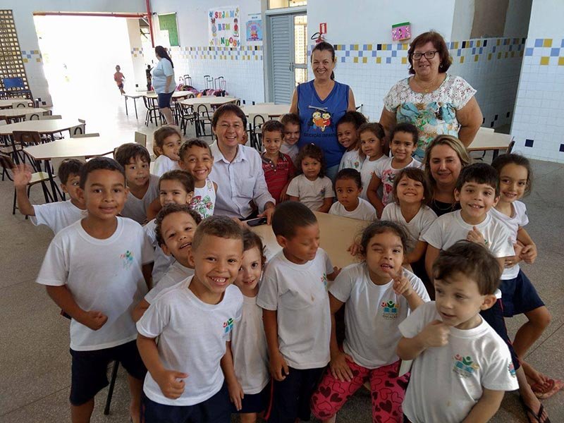 Bertolini visita escolas para conhecer espaços, professores e pais