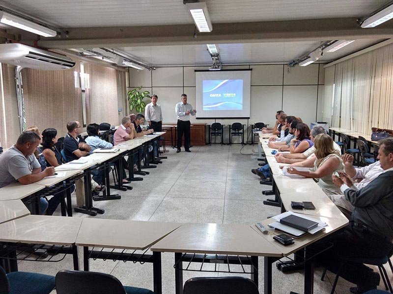 Caixa Federal apresenta serviços e projetos disponíveis ao município