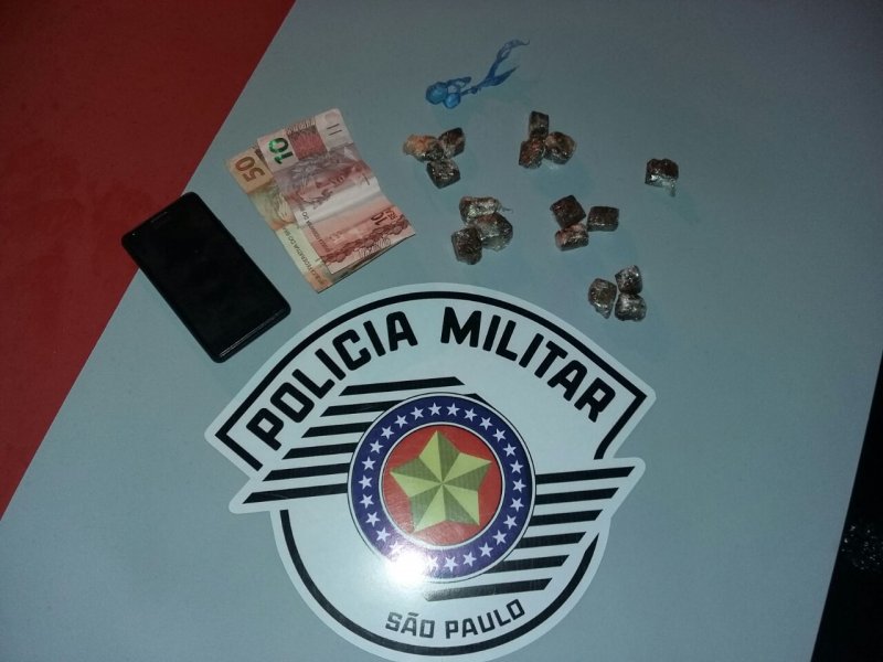 Polícia Militar encontra droga na casa de jovem