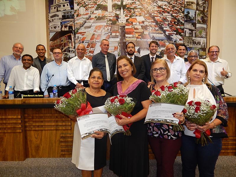 Ex-vereadoras e vereadora são homenageadas na Câmara Municipal
